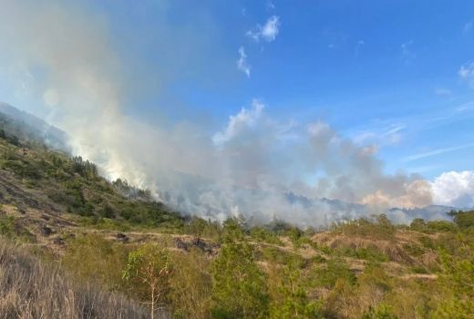 Viral! Lereng Gunung Batur Bali Muncul Asap, Ini Kata BPBD - GenPI.co BALI