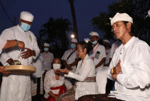 Tinggalkan Islam demi Hindu, Sukmawati Melukat Tak Biasa - GenPI.co BALI