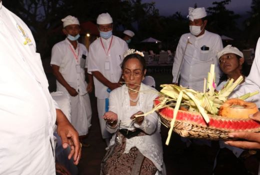 Hindu Rentan Politik, Keluarga Karno: Ritual Sukmawati Sakral - GenPI.co BALI