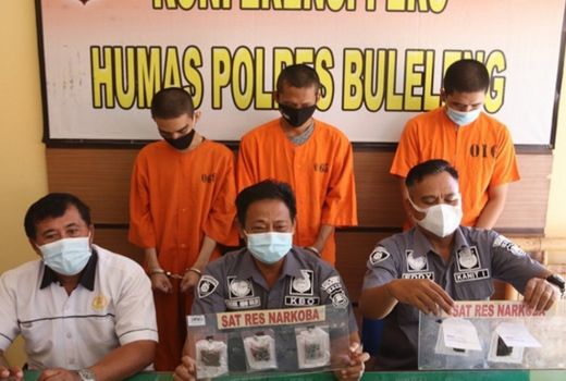 Gara-gara Tembakau Gorila Tiga Pria di Singaraja Ditangkap Polisi - GenPI.co BALI