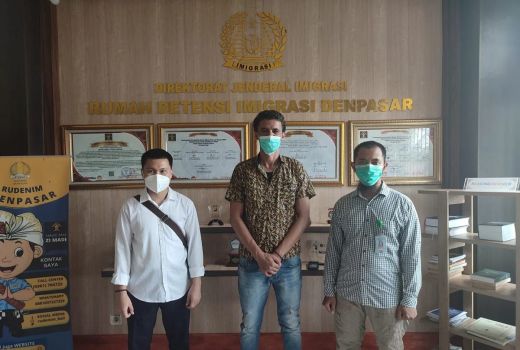 Bule Libya Diusir Imigrasi dari Bali Gara-gara Kejahatan Ini - GenPI.co BALI