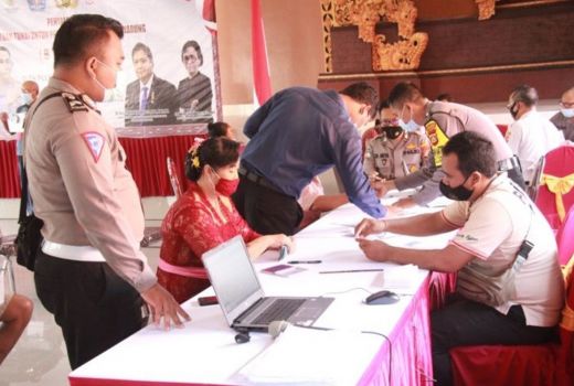 PKL-UMKM Dapat BLT dari Polres Klungkung - GenPI.co BALI