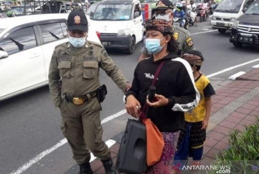 Semrawut! Ini Cara Tim Yustisi Denpasar Tertibkan Pengamen - GenPI.co BALI