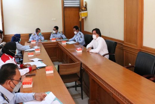 Cinta dengan Bali, WN Inggris Ini Ingin Gabung NKRI - GenPI.co BALI