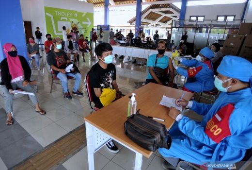 Cakupan Vaksinasi Covid-19 Dosis Pertama di Bali Melebihi Target - GenPI.co BALI