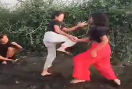 Viral! Duel Dua Cewek di Pantai, Ini Kata Polres Buleleng Bali - GenPI.co BALI
