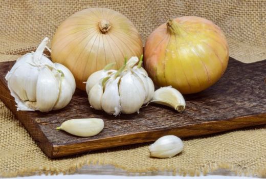 Jangan Dibuang! Ini Manfaat Apik Kulit Bawang Putih - GenPI.co BALI