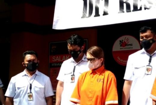 WNA Wanita Ukrania Ditangkap Polisi Bali Imbas Bobol ATM - GenPI.co BALI