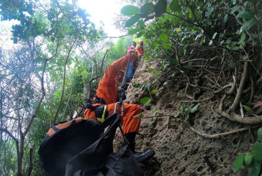 Misteri Mayat Wanita Busuk Tebing Karang Boma Bali, Identitasnya? - GenPI.co BALI