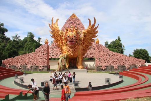 RTH Bung Karno Buleleng Bali Luar Biasa, 700 Wisatawan Tergoda - GenPI.co BALI