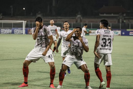 Hasil BRI Liga 1 Persebaya vs Bali United: Teco Pergi, Malah Sial - GenPI.co BALI