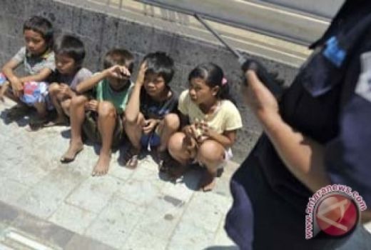 Satpol PP Tabanan Bali Tahan 4 Gepeng Anak-anak, Asal Mana? - GenPI.co BALI