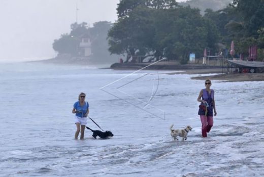 Dana PEN Rp263 M, Dispar Badung: Pantai Seminyak Untungkan Bali - GenPI.co BALI