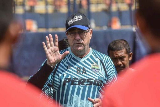 Robert Rene Albert Puji Bali United, Persib Bandung Tak Untung - GenPI.co BALI