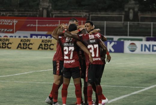 Bali United Berjaya, Pelatih Rene Albert Sentil Pemain Persib - GenPI.co BALI