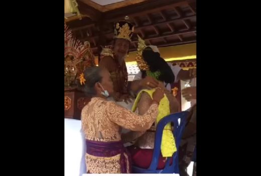 Viral! Mempelai Pria Lari, Wanita Gianyar Bali Menikah Sendiri - GenPI.co BALI