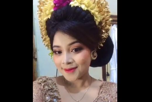 Media Asing Heboh Viral Wanita Gianyar Bali 'Nikahi' Keris - GenPI.co BALI