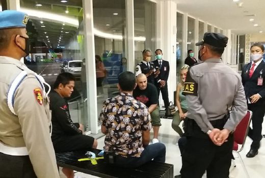 Viral! Bule Mengamuk di Bandara Ngurah Rai Bali, Ada Apa? - GenPI.co BALI