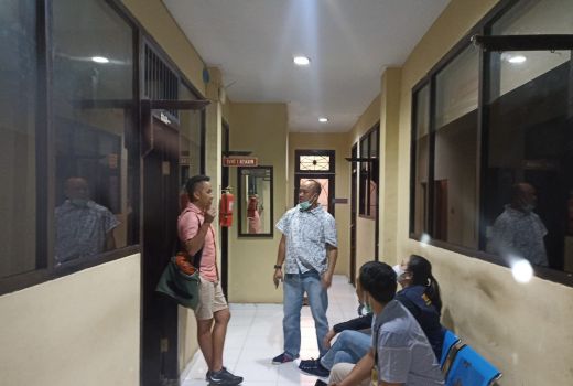 Efek WNA Ukraina Dikeroyok di Bali, Kemenkumham Deportasi 5 Bule - GenPI.co BALI