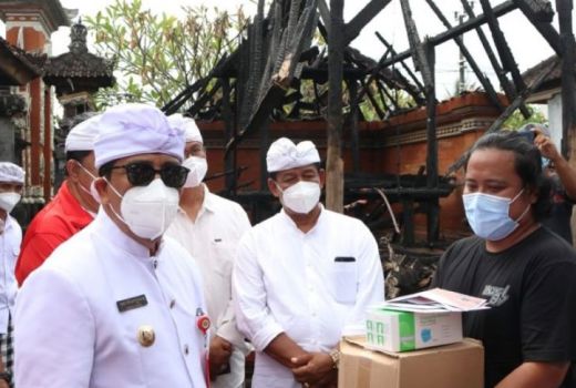 Kerugian Kebakaran Rp100 Juta, Bupati Tabanan Bali Beri Bantuan - GenPI.co BALI