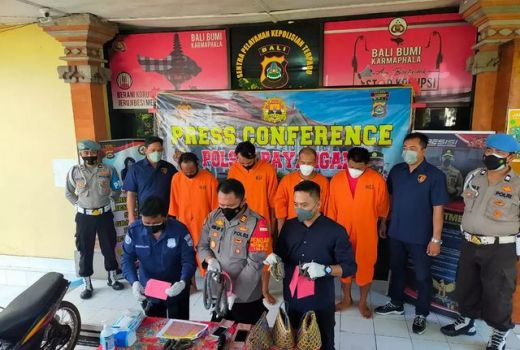 Rugi Besar Efek Curi Sesari, 4 Pria Ditangkap Polisi Gianyar Bali - GenPI.co BALI