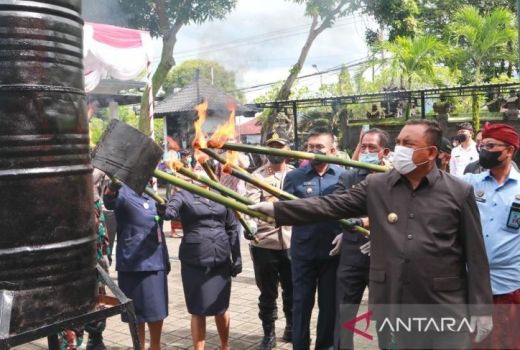 Kejari Negara Bali Musnahkan Barang Bukti Kejahatan, Nilainya? - GenPI.co BALI