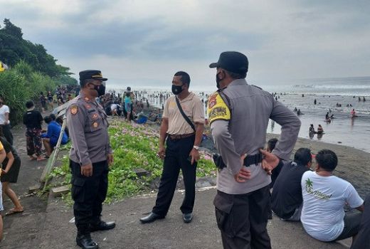 Ngembak Geni, Warga Padati Pantai di Bali - GenPI.co BALI