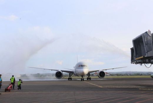 Pariwisata Bali Gembira, Qatar Airways Tiba di Bandara Ngurah Rai - GenPI.co BALI