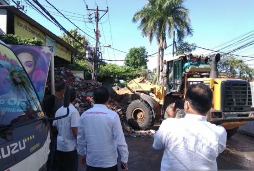 Sampah Menggunung di TPS Pulau Seram, Kata Pemkot Denpasar Bali? - GenPI.co BALI