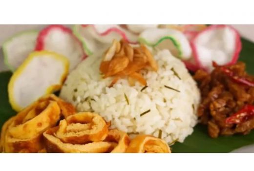 Resep Ramadan: Nasi Gurih Daun Jeruk Bikin Kemaruk - GenPI.co BALI