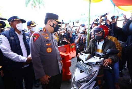 Petugas TNI-Polri Bali Tolak Pemudik Tanpa KTP di Gilimanuk - GenPI.co BALI