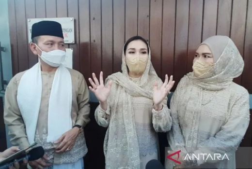 Lebaran Dapat Pertanyaan Kapan Nikah, Ini Saran Ahli Hubungan - GenPI.co BALI