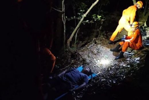 Pria Cedera Turuni Tebing Pantai Nunggulan, Aksi Basarnas Bali? - GenPI.co BALI