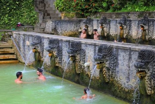 Lebaran: Turis Ramai ke DTW Buleleng Bali, Polisi Lakukan Ini - GenPI.co BALI