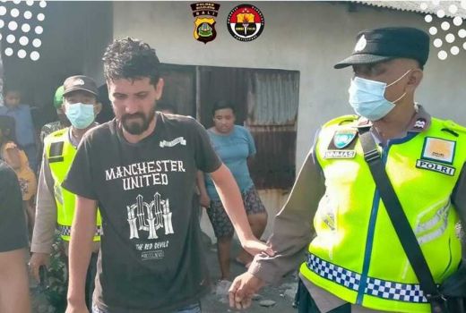 Bantu Bule Jatuh, Imigrasi Singaraja Bali Dipuji Kedubes Turki - GenPI.co BALI