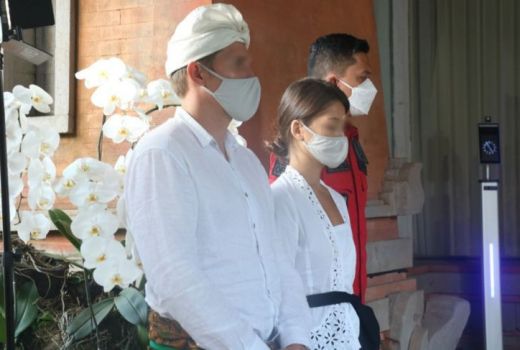 Bule Bugil Viral Disemprot Gubernur Bali dan Dicekal Imigrasi - GenPI.co BALI