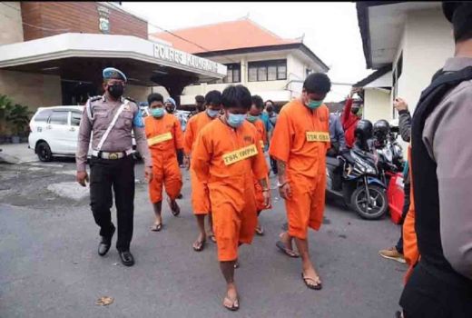 Polisi Klungkung Bali Ciduk 2 Honorer dan 5 Tersangka, Kejahatan? - GenPI.co BALI