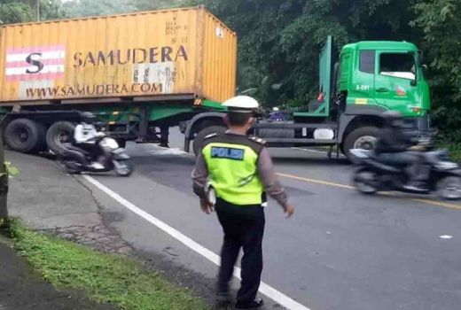 Macet Parah Jalan Denpasar-Gilimanuk Efek Truk Kontainer, Kenapa? - GenPI.co BALI