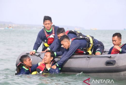 Wow! ARFF Selamatkan Korban Pesawat Jatuh Area Bandara Ngurah Rai - GenPI.co BALI
