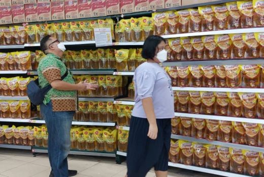 Beli Minyak Goreng Pakai PeduliLindungi, Aksi BPSK Denpasar? - GenPI.co BALI