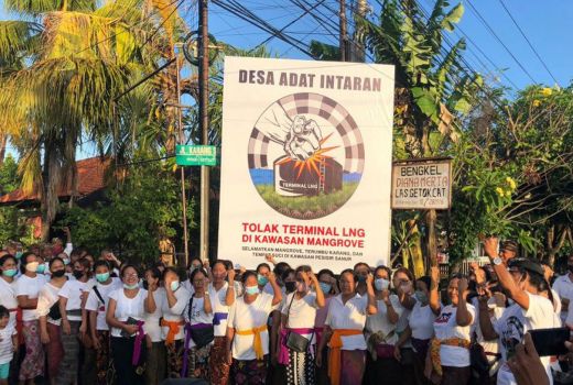 Penolakan Lokasi Terminal LNG, Ini Aksi Apik Warga Intaran Sanur - GenPI.co BALI