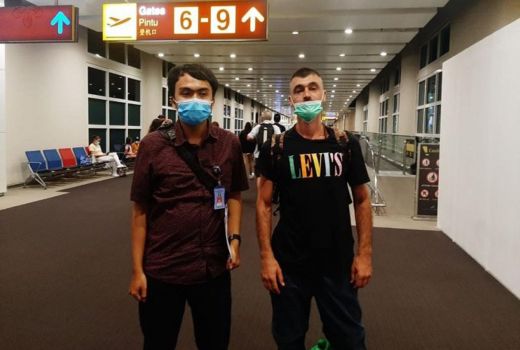 Aksi Konyol Parah, Bule Kanada Ini Diusir Imigrasi Denpasar Bali - GenPI.co BALI