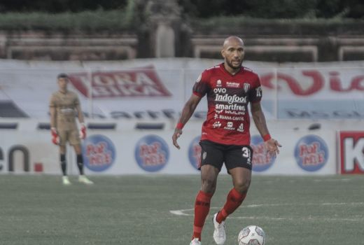 Jadi Kambing Hitam Suporter Bali United, Reaksi Leonard Tupamahu? - GenPI.co BALI