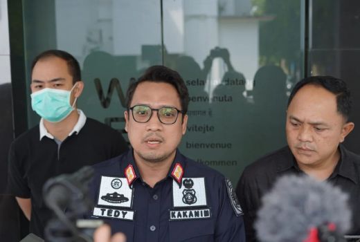 Viral Kencing saat Lampu Merah, Imigrasi Bali Siap Tendang Bule - GenPI.co BALI