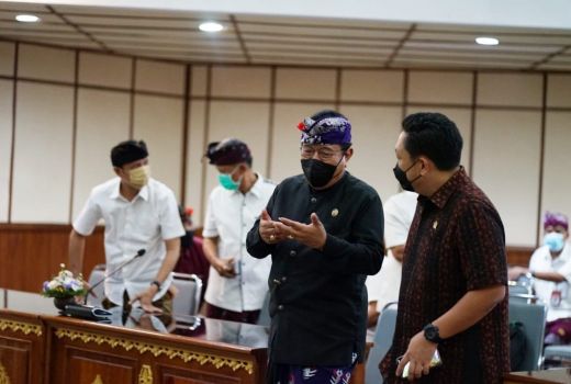 Senator Australia Hina Pariwisata Bali, Cok Ace Sebut Sapi - GenPI.co BALI