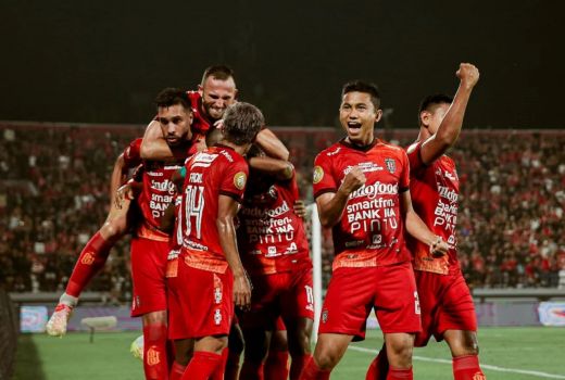 Klasemen Liga 1: Bali United Hempaskan Persib Bandung - GenPI.co BALI