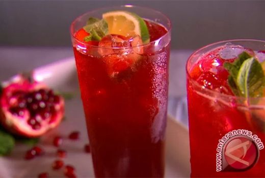 Ingin Awet Muda Pakai Obat Alami? Cukup Minum Jus Delima - GenPI.co BALI