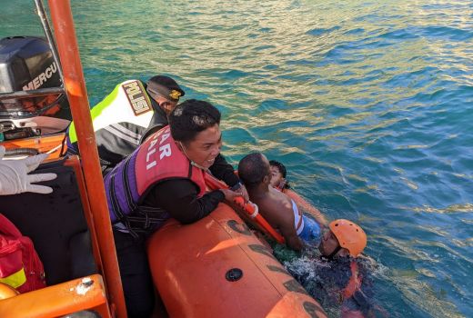 Bule Prancis Nyaris Dilumat Pantai Kelingking, Aksi Basarnas? - GenPI.co BALI