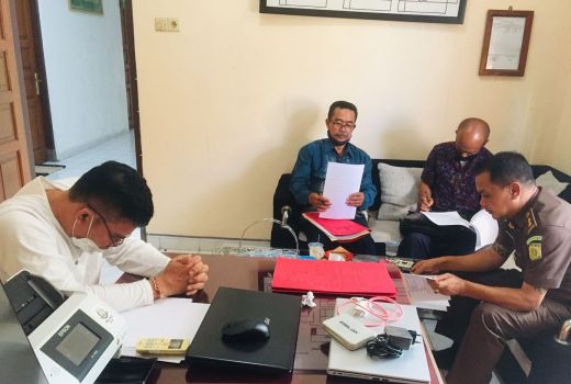 Tersangka Korupsi LPD Anturan Geram, Saksi Ogah Bantu - GenPI.co BALI