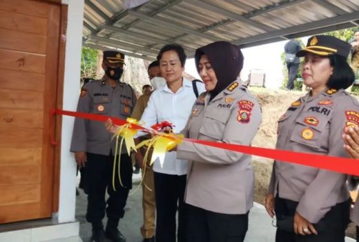 Bantu Warga Miskin, Polwan Polda Bali Lancarkan Bedah Rumah - GenPI.co BALI